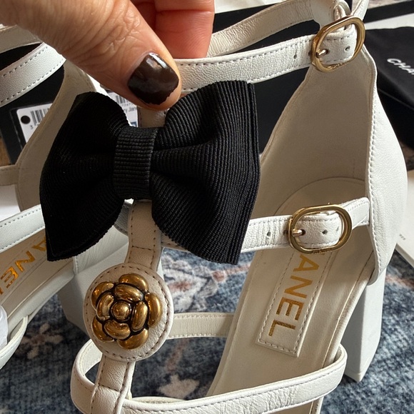 Authentic Chanel Camelia Lambskin & Grosgrain T-Strap Mary Jane Pumps size 37 - Picture 15 of 17